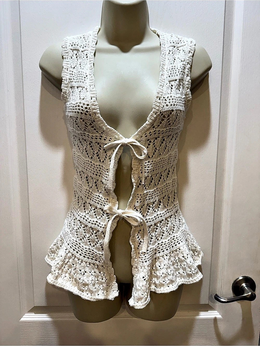Hippie Rose Crochet Tie Front Tunic in White XS Like New